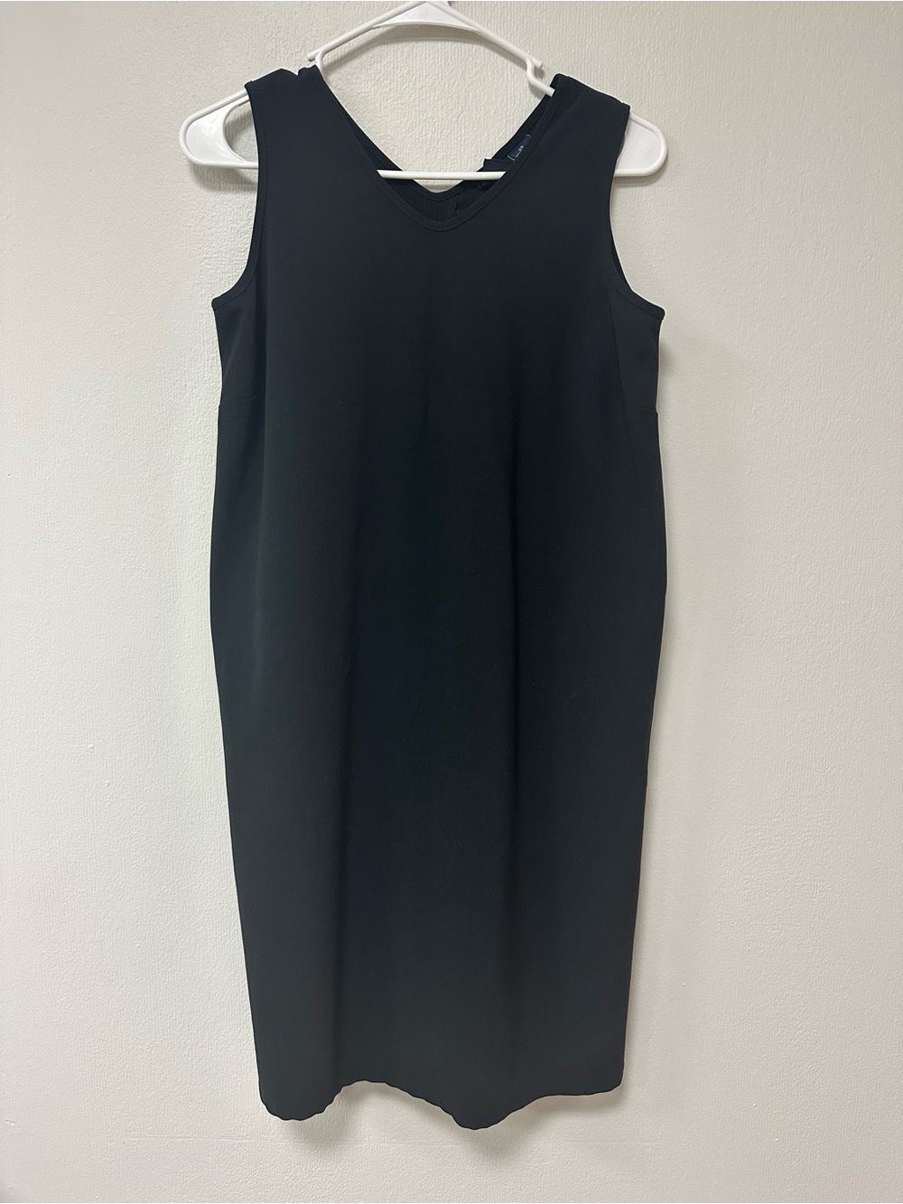 GAP Classic Black Sleeveless V-Neck Dress